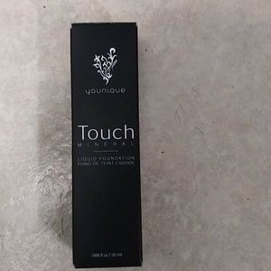 Touch mineral foundation